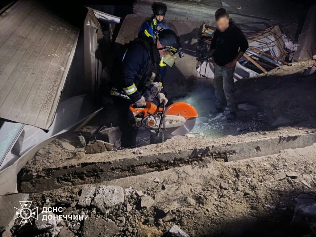 У Краматорському районі рятувальники вилучили тіло загиблого чоловіка з-під завалів