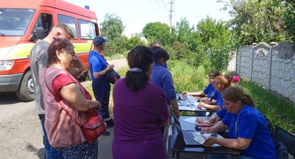 У Краматорську постраждалі від вчорашніх ударів отримують допомогу