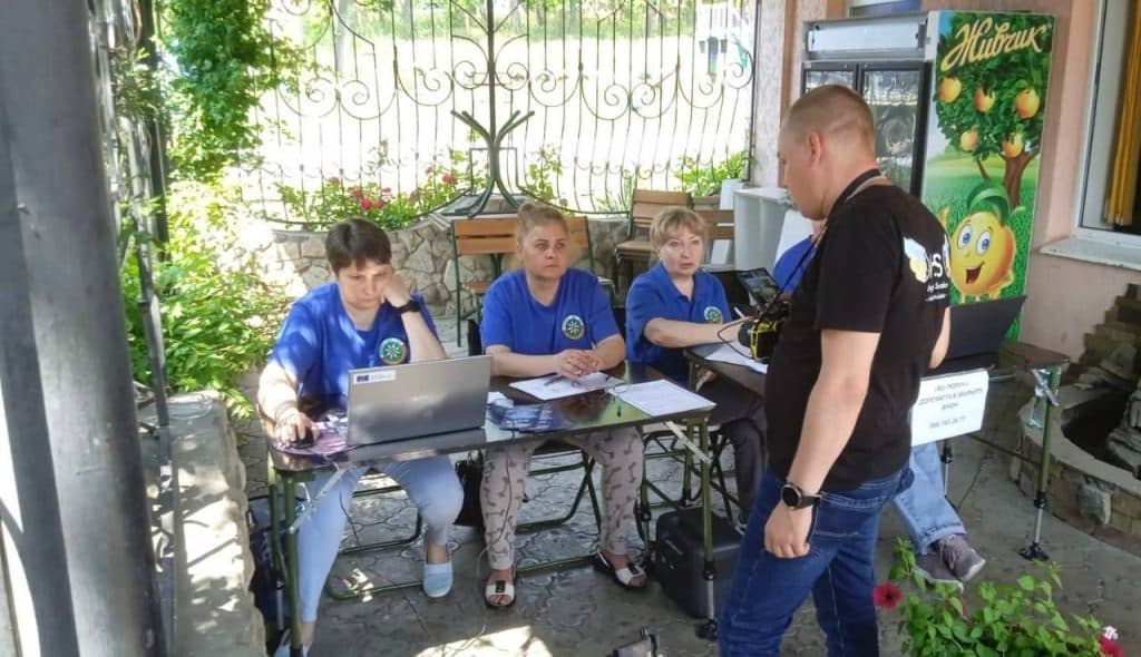 У Краматорську постраждалі від вчорашніх ударів отримують допомогу