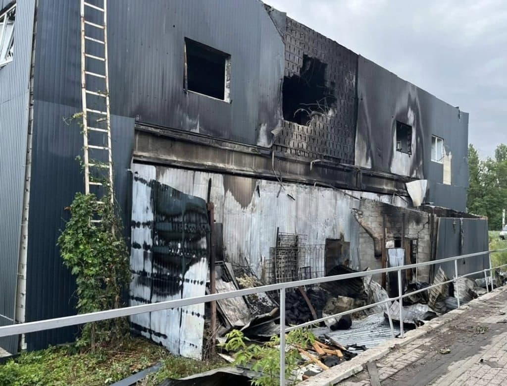 У Краматорську ворожий безпілотник пошкодив відділення пошти та автомийку