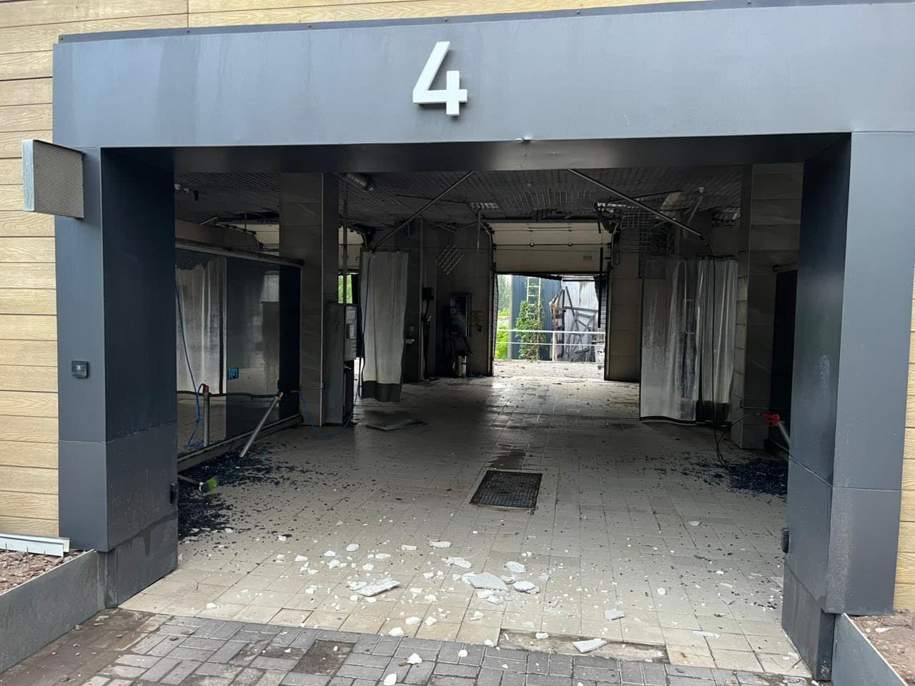 У Краматорську ворожий безпілотник пошкодив відділення пошти та автомийку