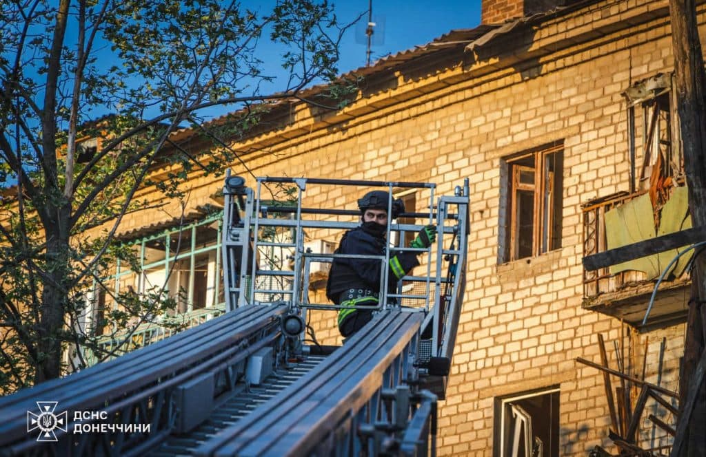 У Краматорську з-під завалів будинку рятувальники деблокували тіло чоловіка