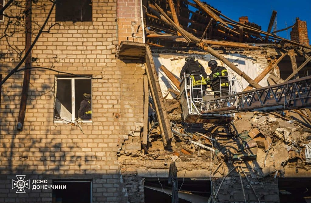 У Краматорську з-під завалів будинку рятувальники деблокували тіло чоловіка