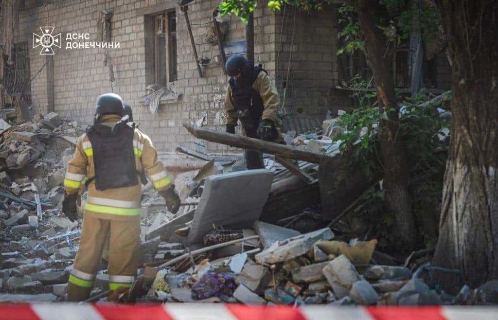 У Краматорську з-під завалів будинку рятувальники деблокували тіло чоловіка