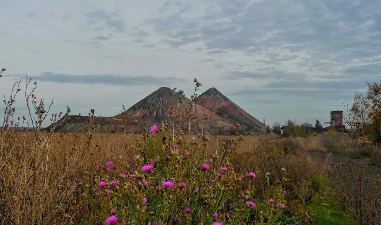 У невизнаній "лнр" загарбники хочуть задіяти "інвесторів" для "переробки" териконів