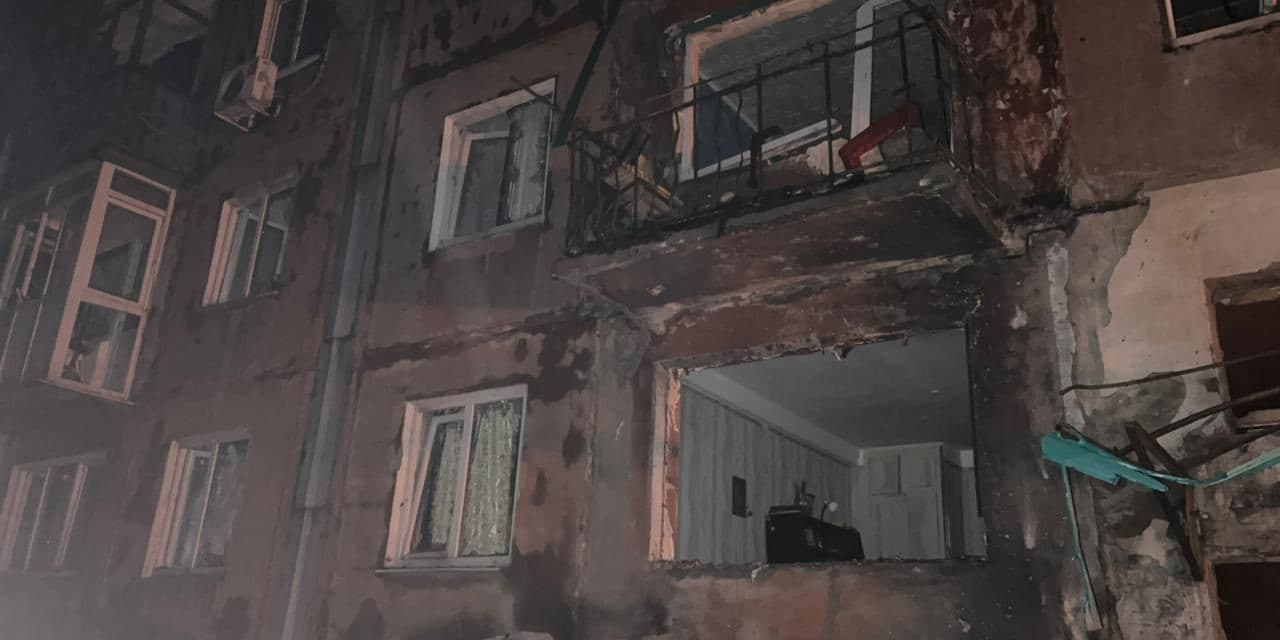 Уночі росіяни поцілили ударним дроном по 5-поверхівці у Білозерському