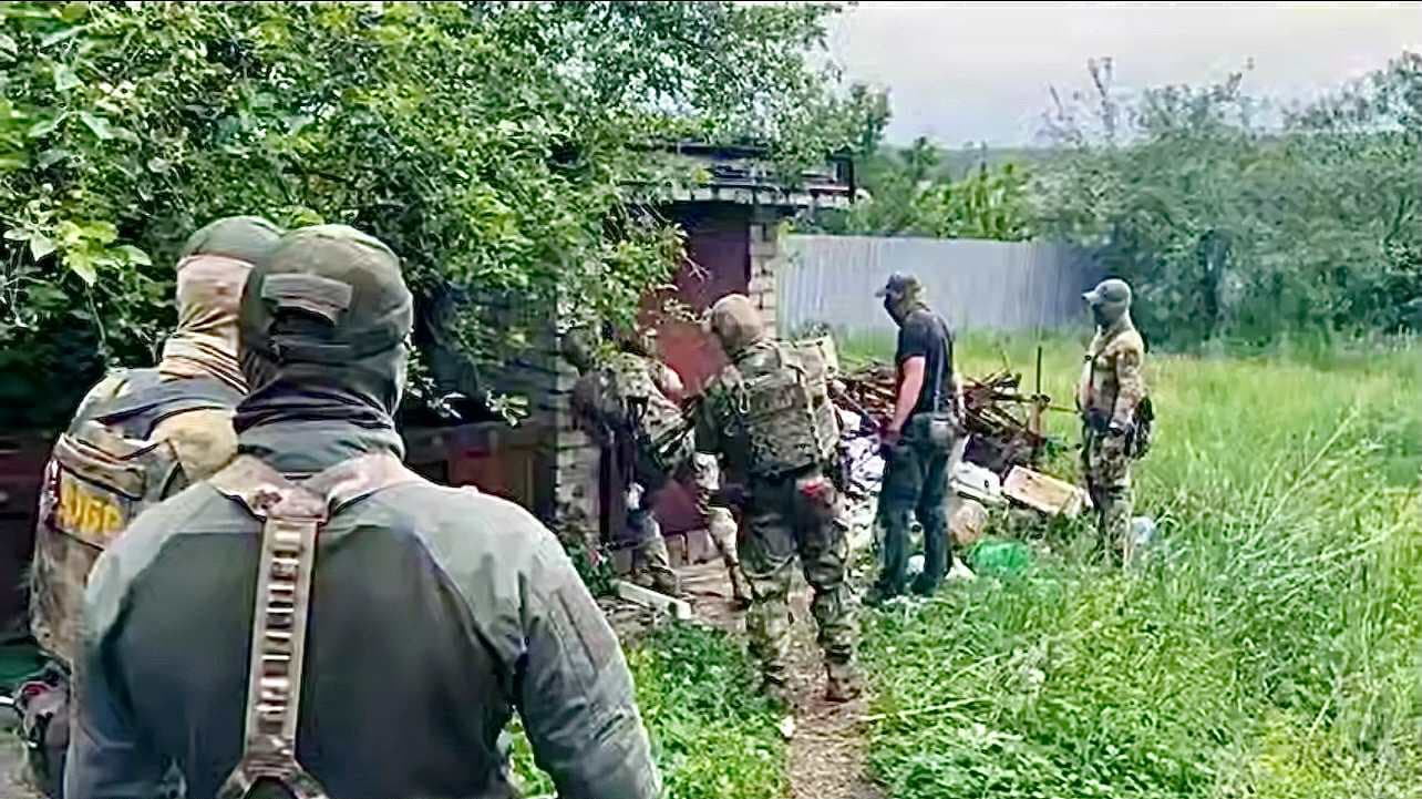 В окупації перевозили наркотики під виглядом "гумдопомоги для військових" і продавали їх в "днр" "лнр" (відео)