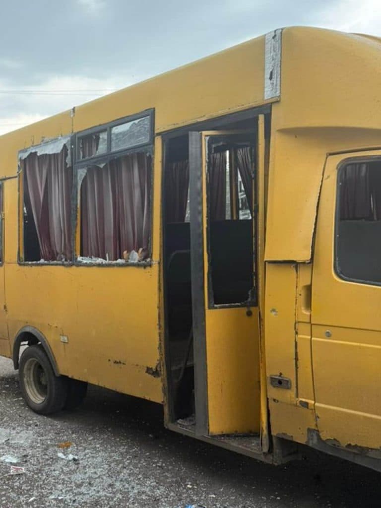 Внаслідок удару дроном по Краматорському району загинула жінка: поранено водія і пасажирку автобуса