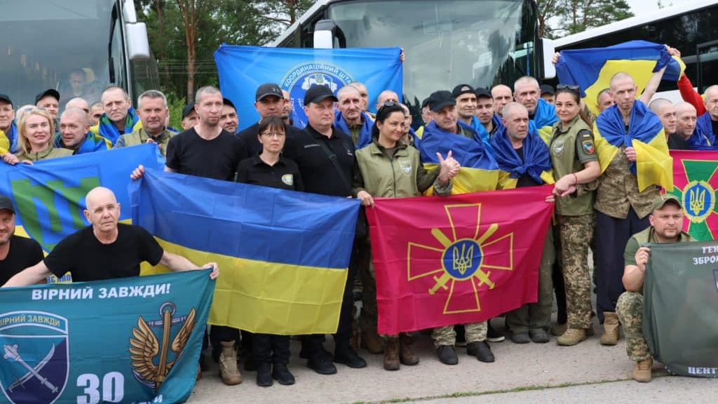 З російського полону звільнено групу важкохворих захисників України