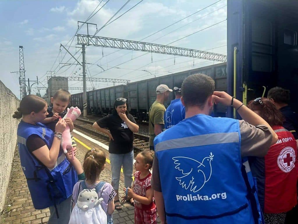 ще дві родини з дітьми з Дружківської та Новодонецької громад евакуювались до Берегового на Закарпатті