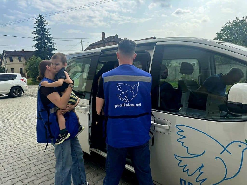 ще дві родини з дітьми з Дружківської та Новодонецької громад евакуювались до Берегового на Закарпатті