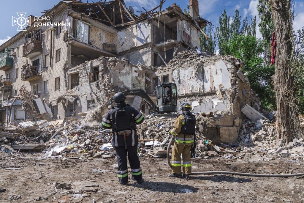 Аварійно-рятувальні роботи в Краматорську завершено: з-під завалів деблоковано тіло п'ятої жертви російського удару