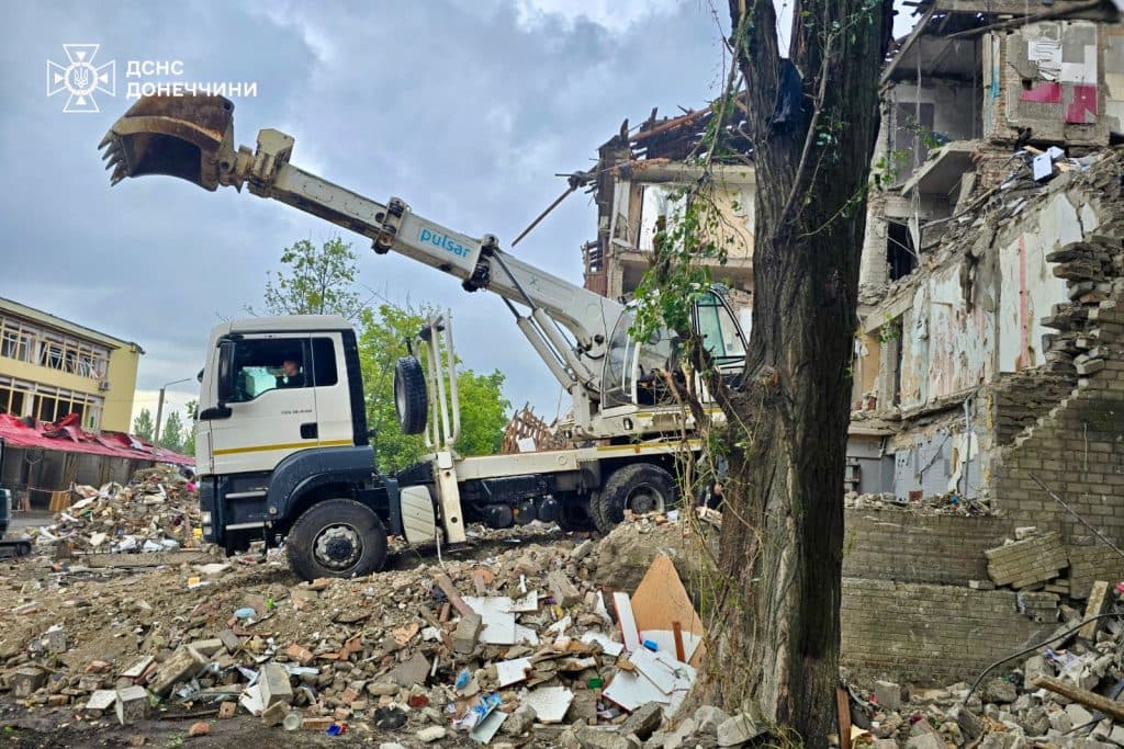 Аварійно-рятувальні роботи в Краматорську завершено: з-під завалів деблоковано тіло п'ятої жертви російського удару