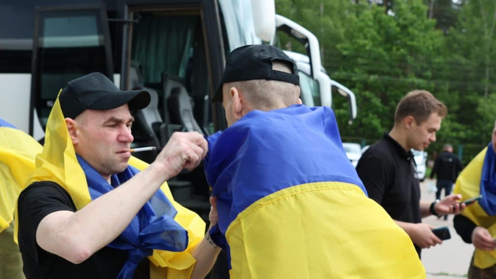 з російського полону звільнено групу важкохворих захисників України