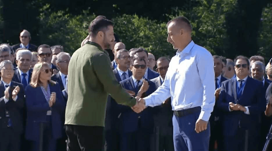 скріншот з відео