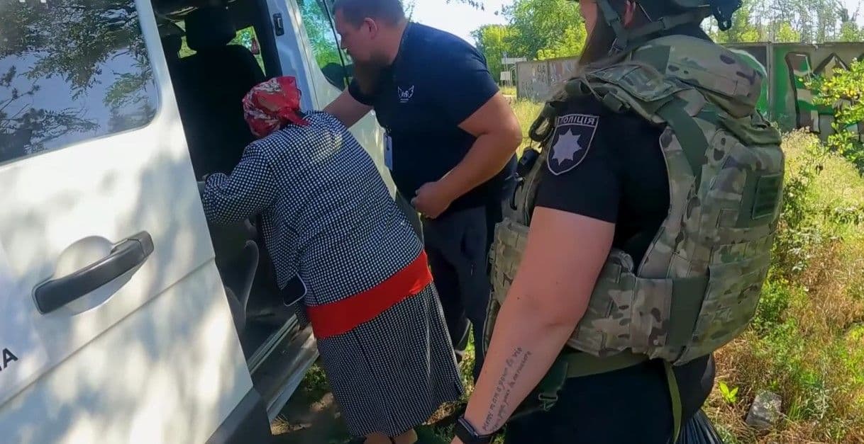 Евакуація з Лиманської громади. Скриншот з відео поліції Донеччини