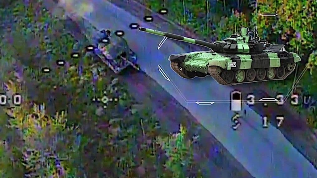 Ворожий танк. Фото: Скриншот з відео Луганського прикордонного загону