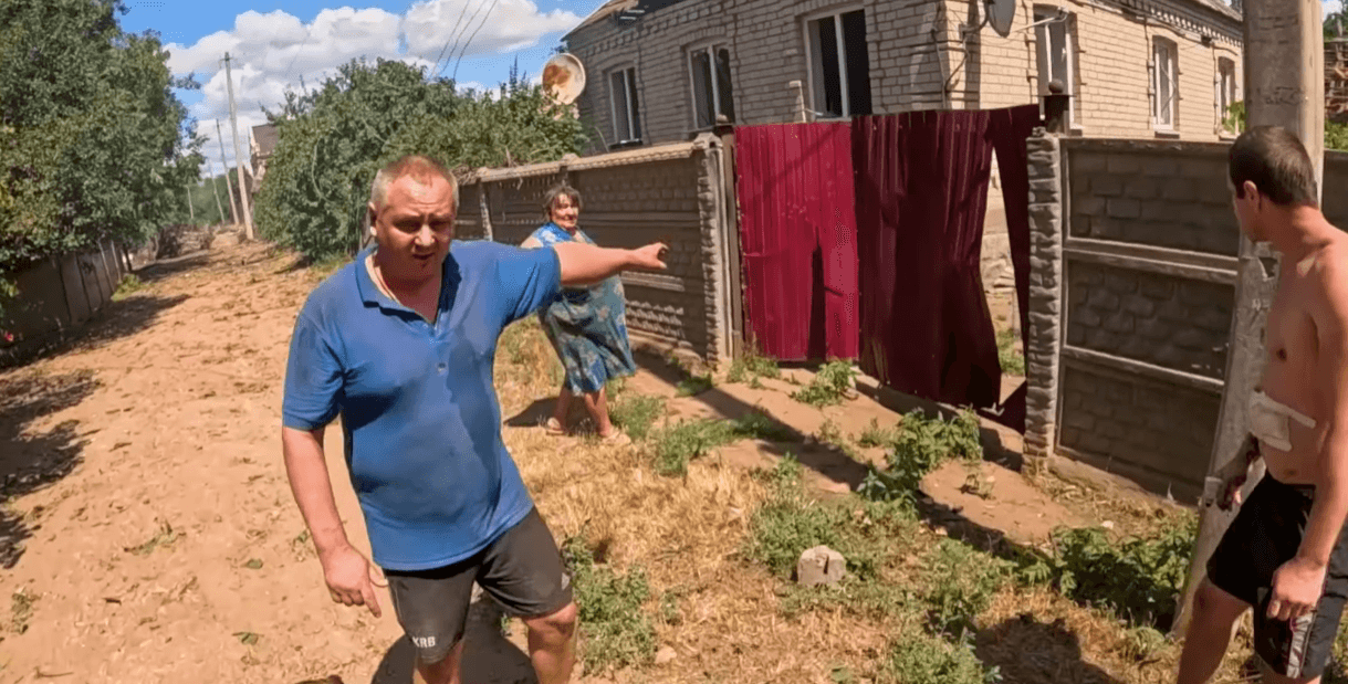 Жителі Дружківки після російської атака на місто. Скриншот з відео поліції Донеччини