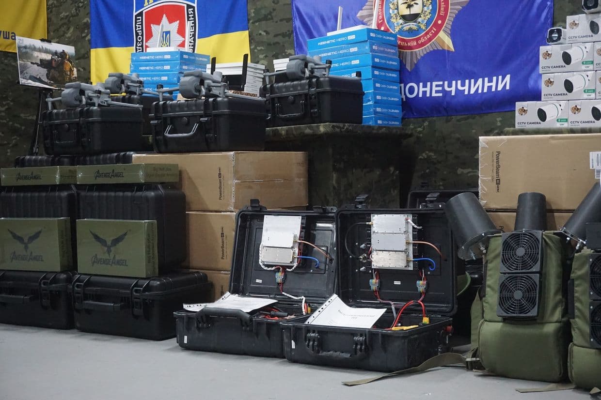 <em>Нова партія обладнання для прикордонників бригади "Помста" від Луганщини. Фото: Луганський прикордонний загін</em>