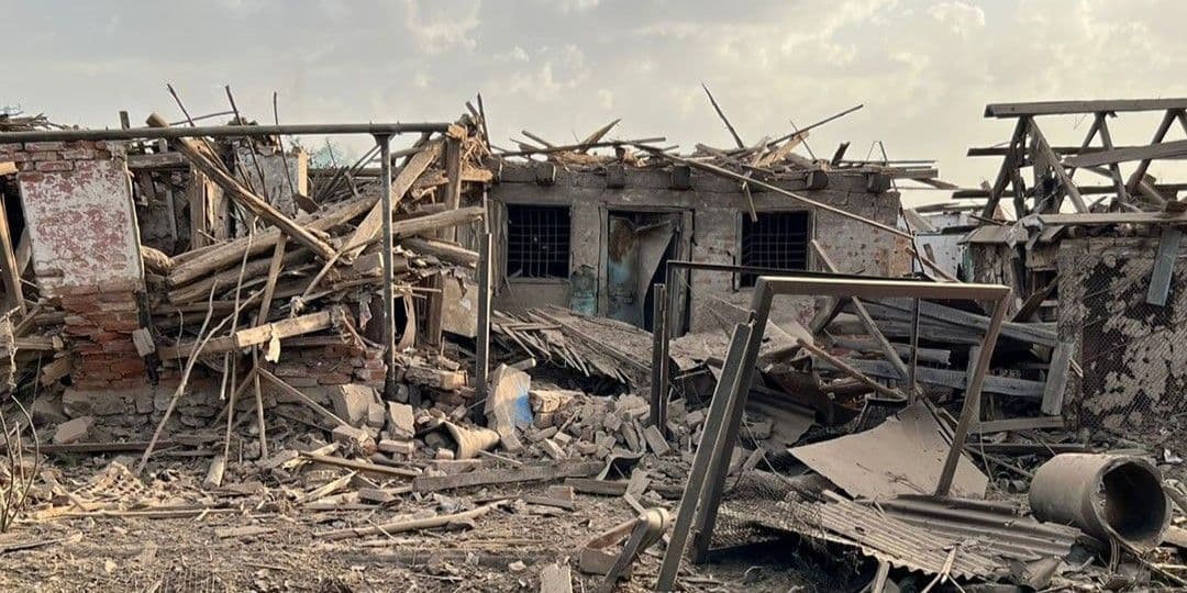 <em>Наслідки російських обстрілів. Фото: Поліція Донеччини</em>