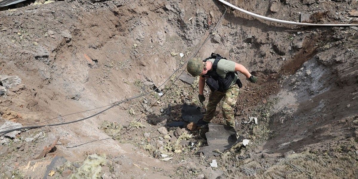 <em>Наслідки обстрілу Слов'янська 12 липня. Фото: Поліція Донеччини</em>