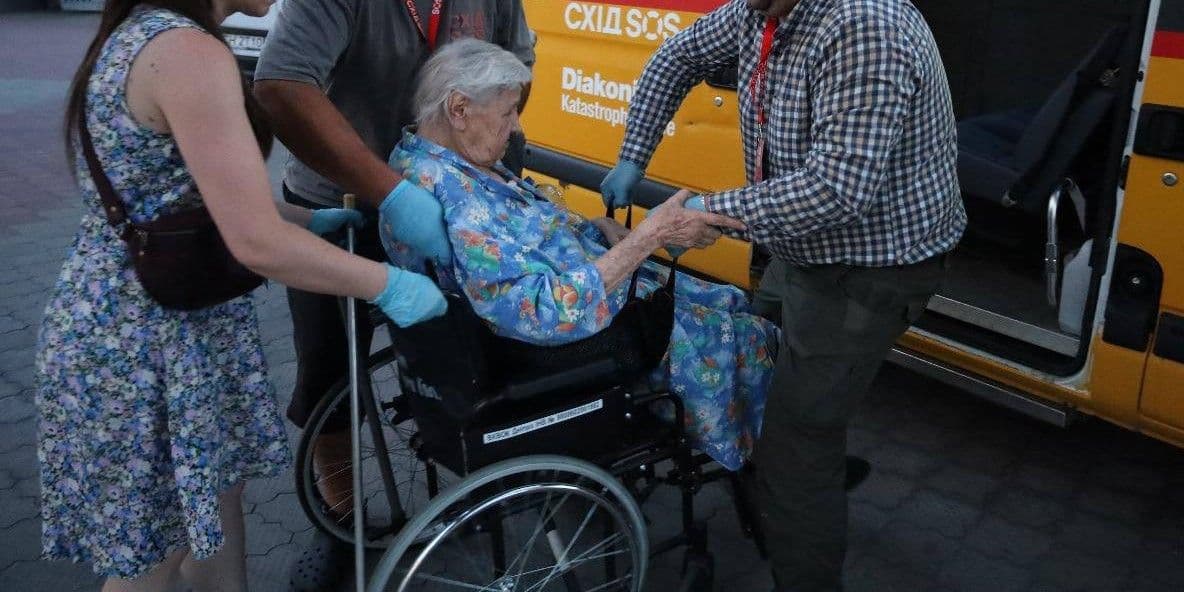 Евакуація маломобільних жителів Донеччини. Фото: Facebook/Вадим Філашкін