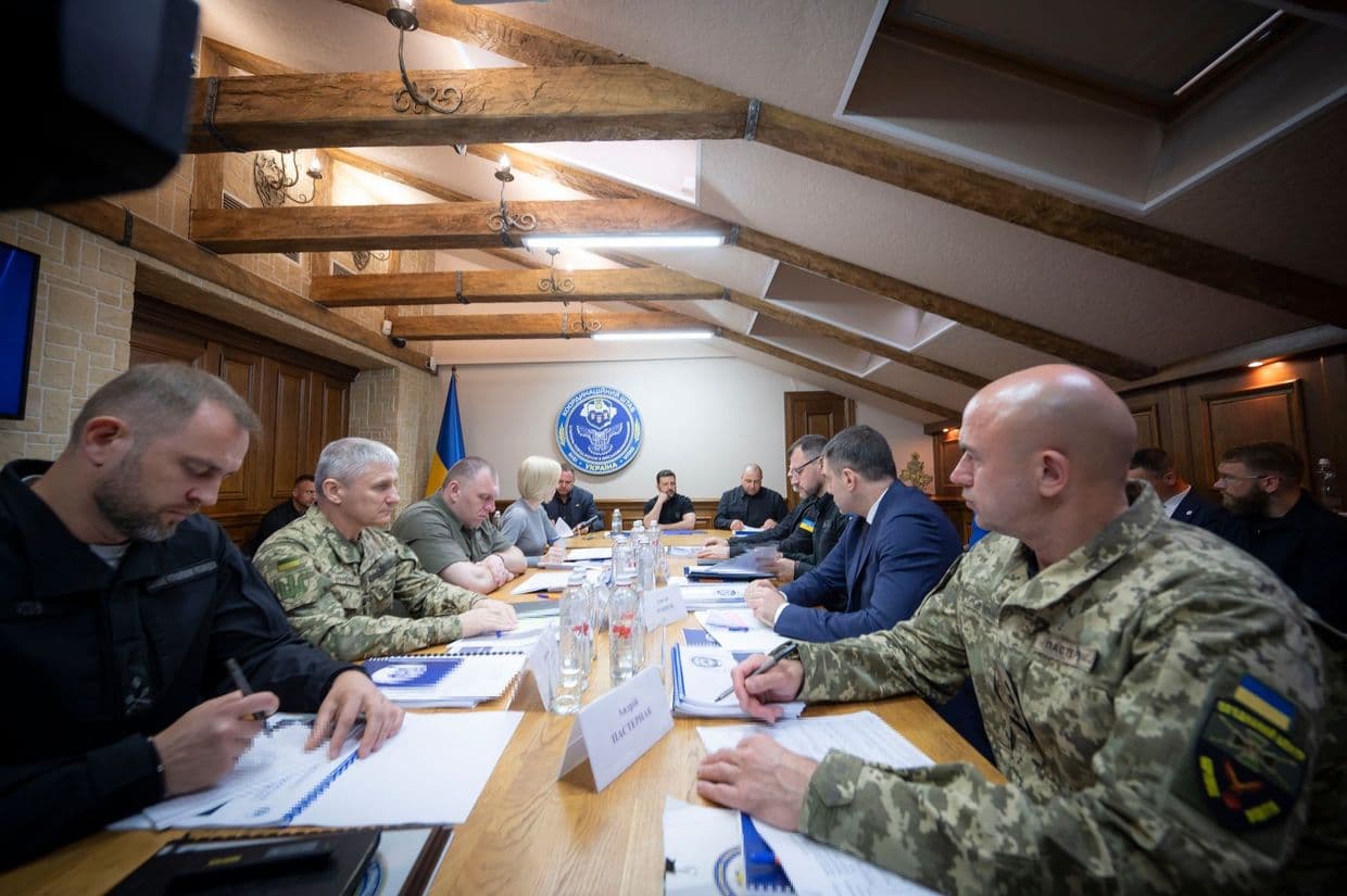 Зеленський провів зустріч із майже всіма, хто працює для звільнення полонених. Фото: зі сторінки Володимира Зеленського у Фейсбук