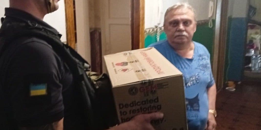 Доставка гуманітарної допомоги жителям Миколаївки. Фото ДСНС Донеччини