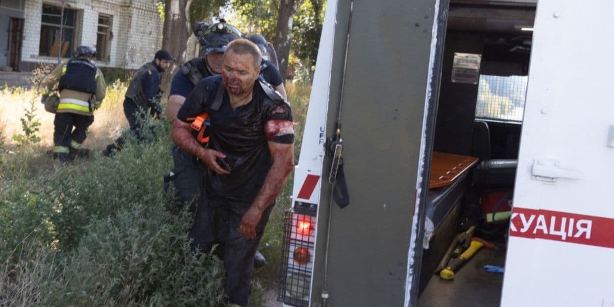 Наслідки удару ворожого дрона по рятувальниках у Костянтинівці, 29 липня. Фото: ДСНС Донеччини