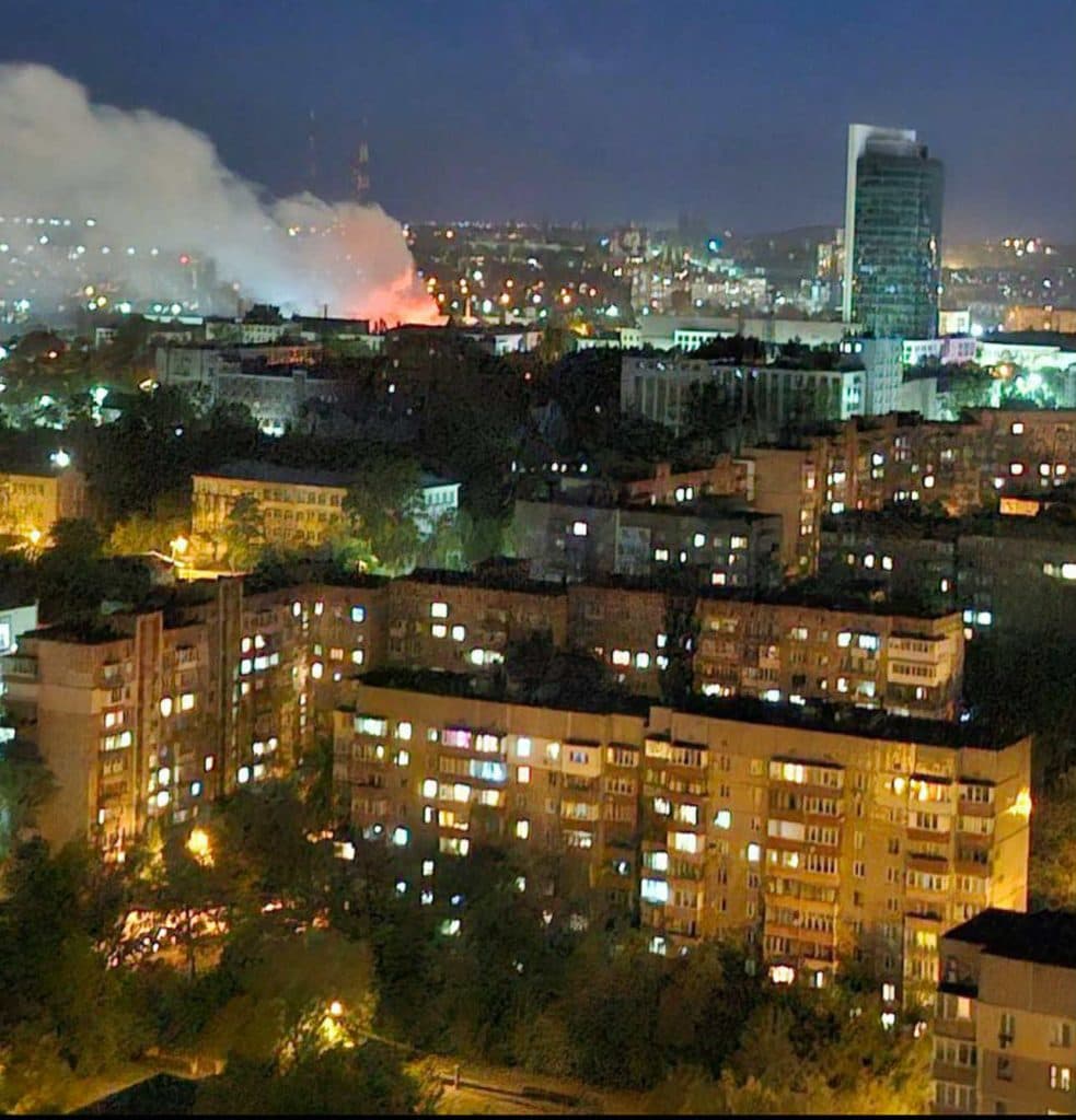 Горіли нафтобаза та військовий штаб: що відбулось вночі в окупованих Луганську та Донецьку