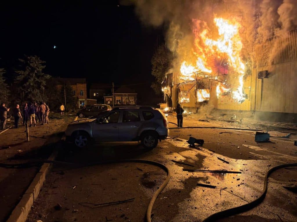 Горіли нафтобаза та військовий штаб: що відбулось вночі в окупованих Луганську та Донецьку