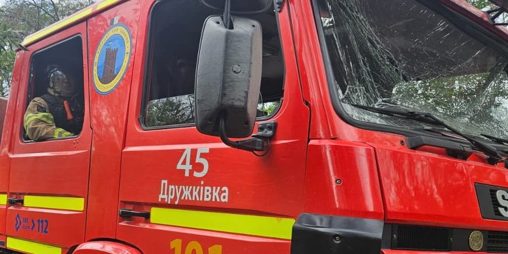 Росіяни ударили дроном по рятувальниках у Дружківській громаді