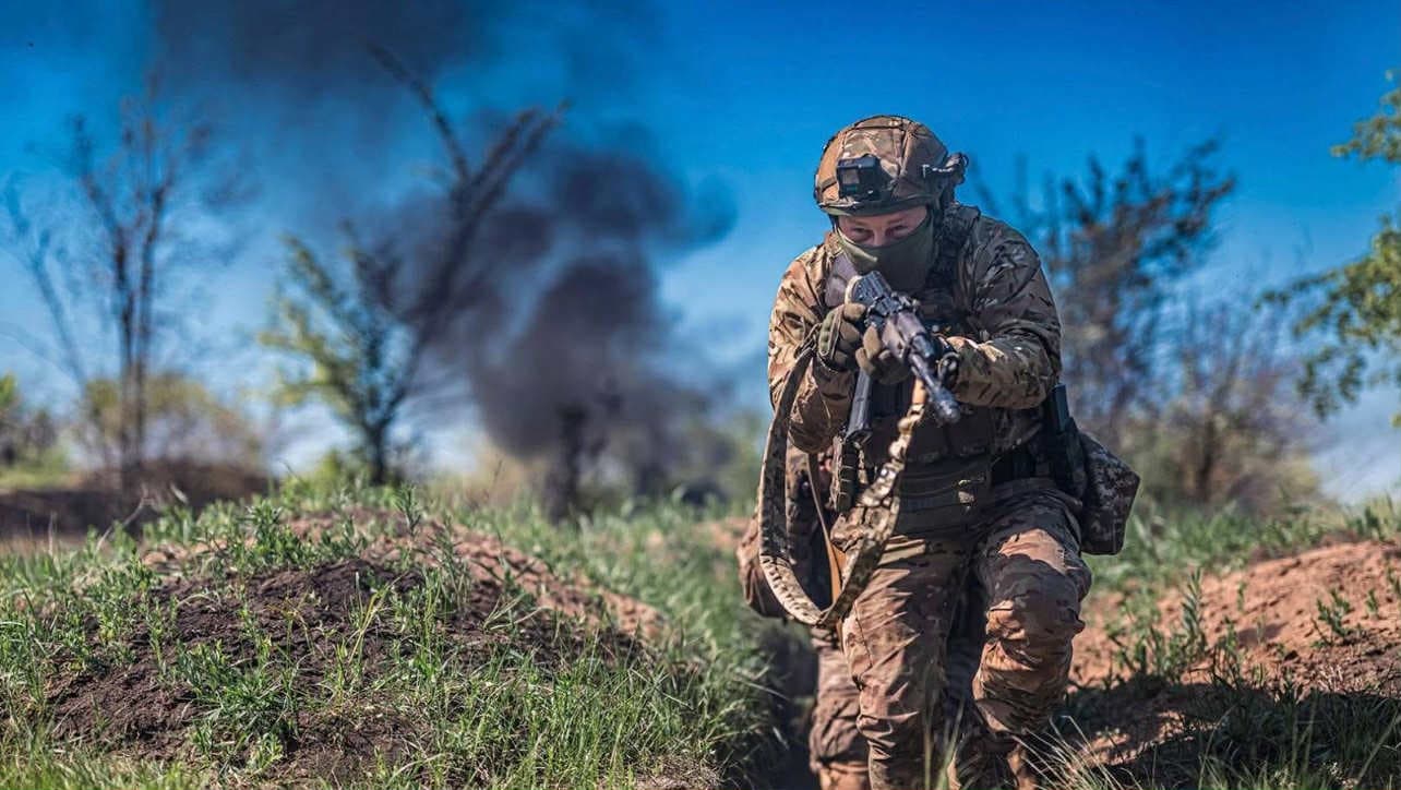 Росіяни застосовують тактику знищення населених пунктів, які не можуть захопити для Часового Яру і закидають фронт живою силою