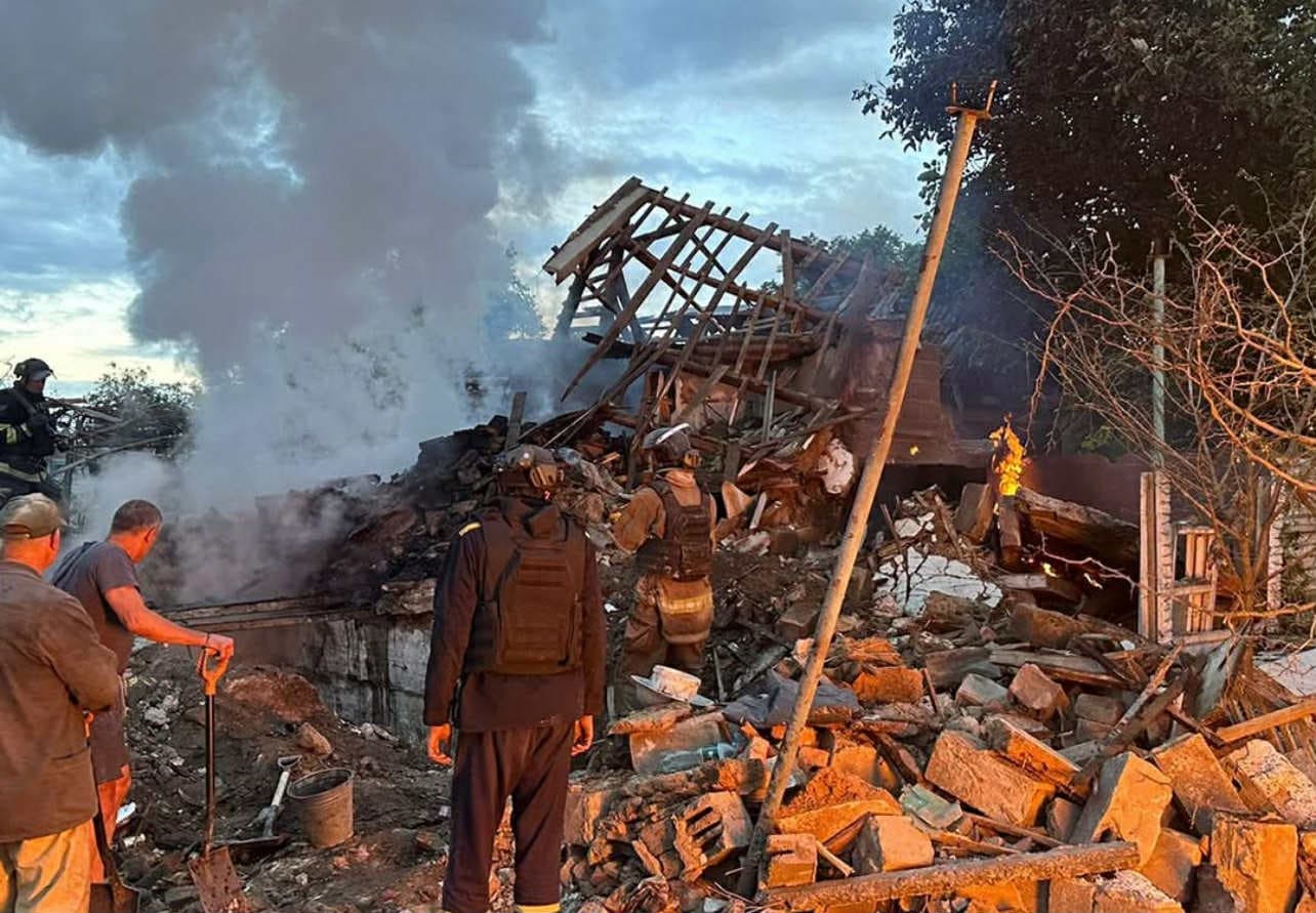 Шестеро людей загинули і 12 зазнали поранень через російські бомбардування на Донеччині