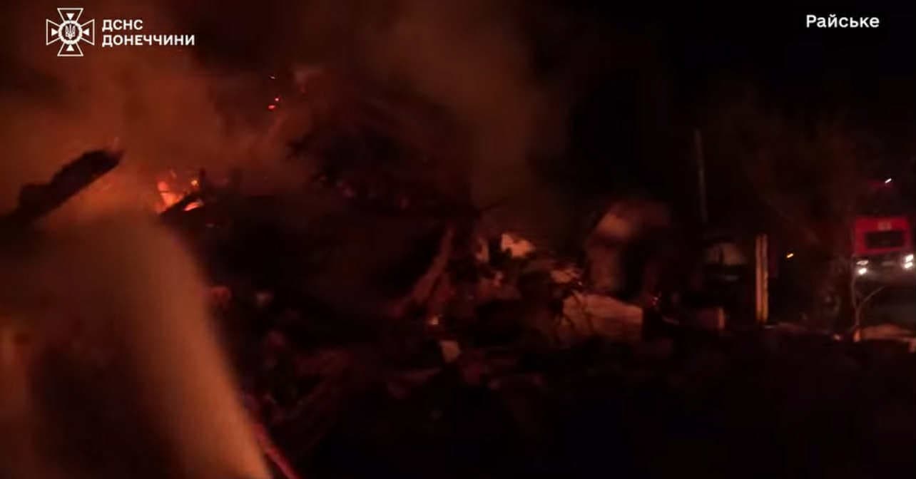 У Дружківській громаді внаслідок ворожого удару під завалами будинку опинилися люди