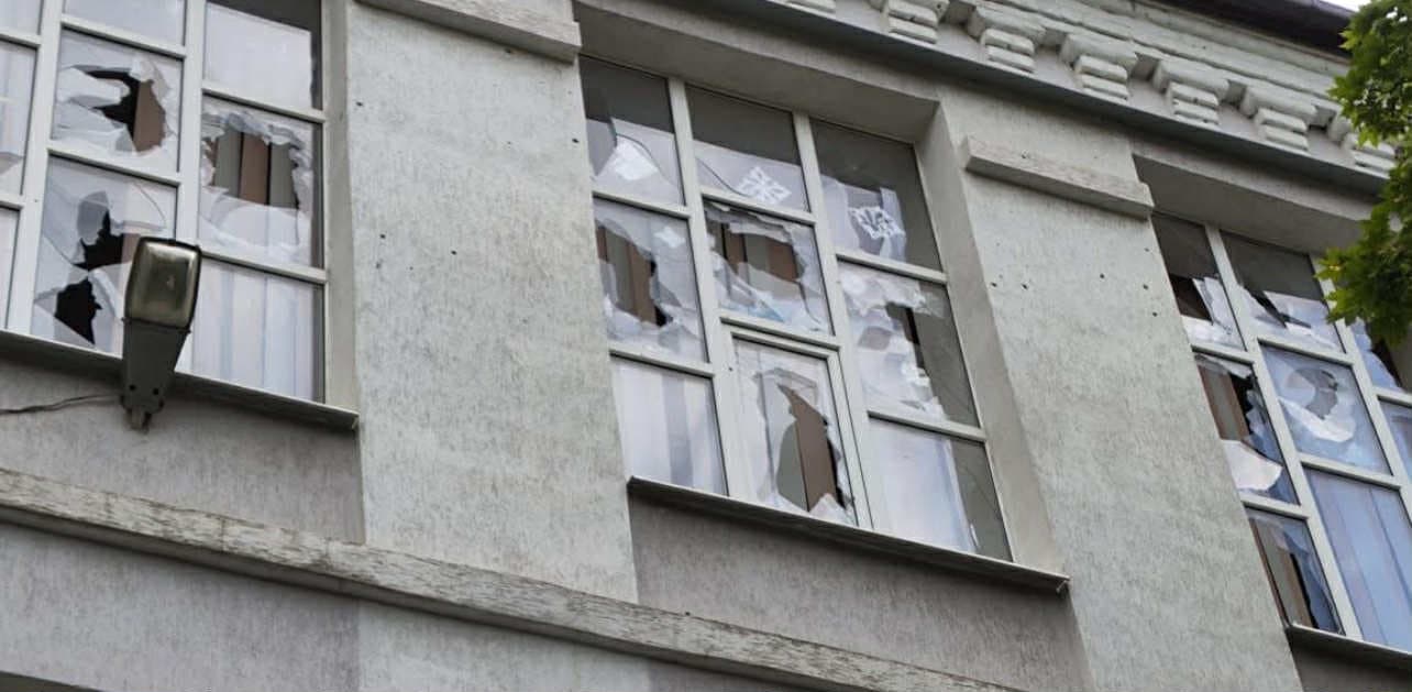 У Костянтинівці ворожим обстрілом поранено жінку на автобусній зупинці