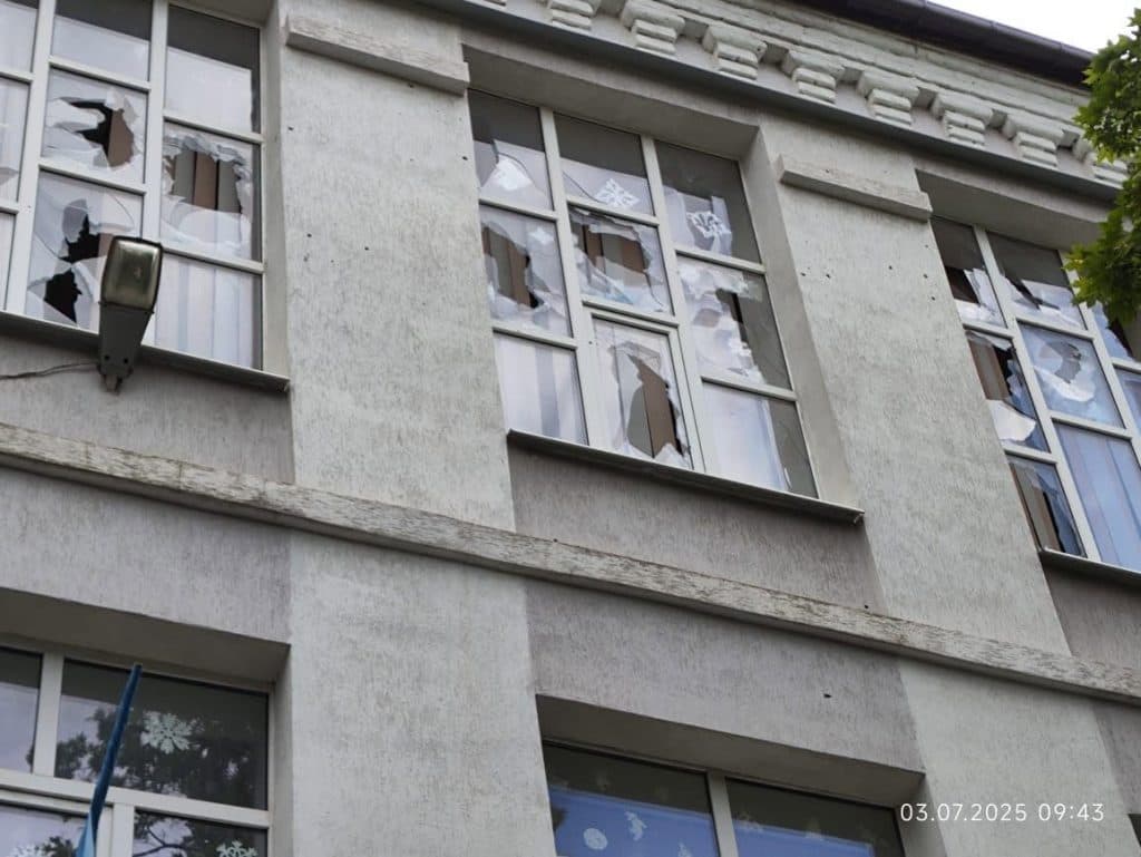 У Костянтинівці ворожим обстрілом поранено жінку на автобусній зупинці