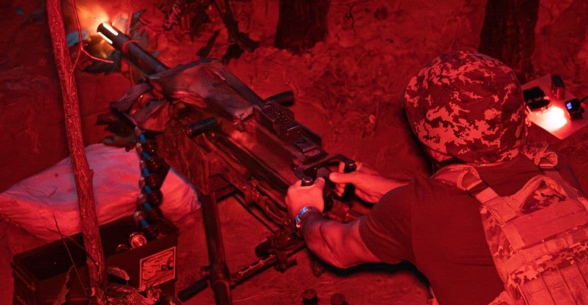 <em>Стрільба з автоматичного гранатомета Mk-19. Фото: 71-ї окремої єгерської бригади ДШВ ЗСУ</em>