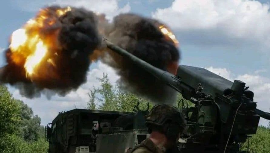 <em>Стреляет САУ "Богдана". Фото: Reuters/Sofiia Gatilova</em>