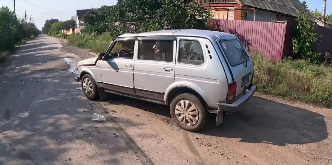 <em>Пошкоджена росіянами автівка. Скриншот з поліції Донеччини</em>