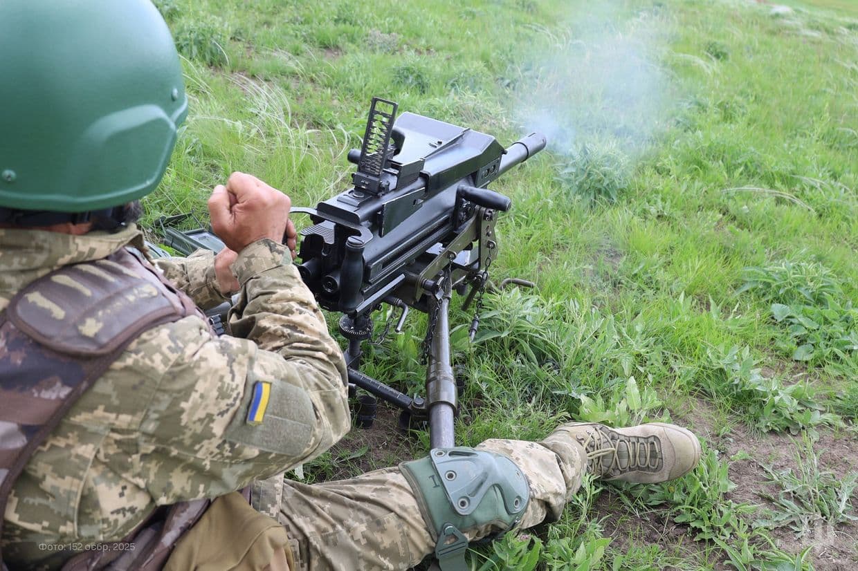 <em>Стріляє український захисник. Фото: 152 окрема єгерська бригада</em>