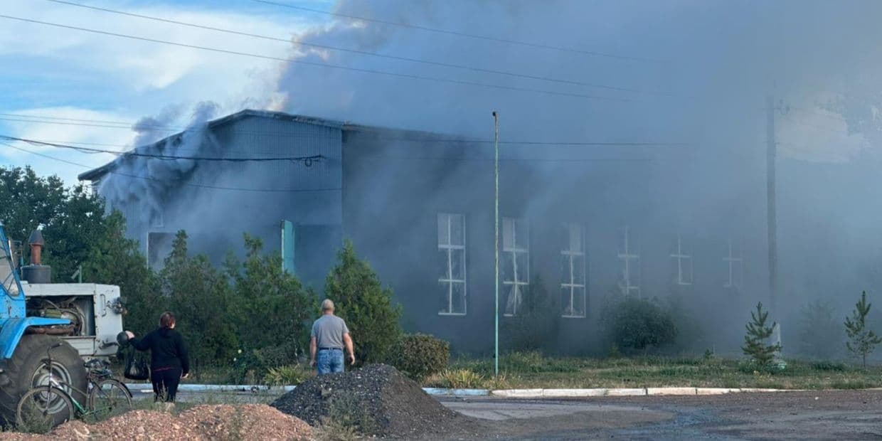 <em>Наслідки російського удару по селу Добропілля 1 серпня. Фото: ДСНС Донеччини</em>