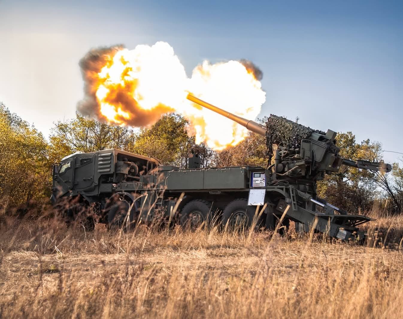 <em>Стреляет САУ защитников Украины. Фото: Генштаб ВСУ</em>