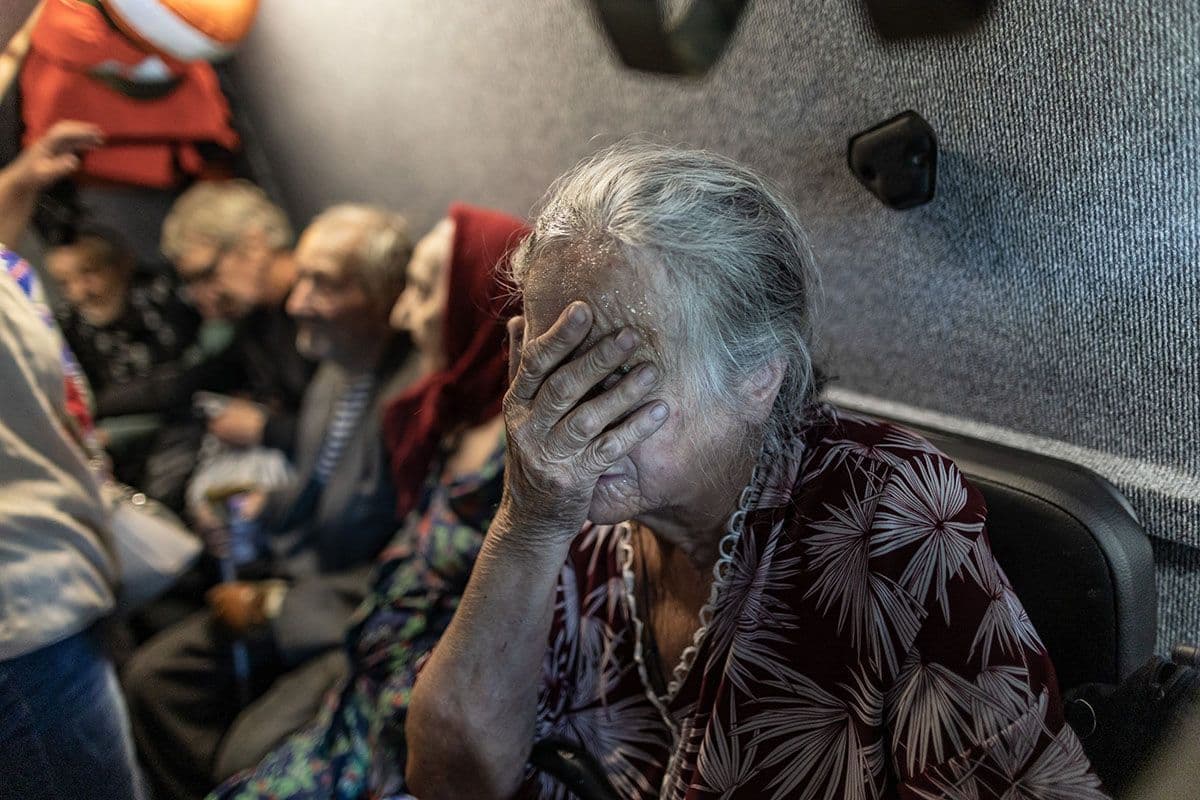 <em>Евакуація з Добропільського напрямку. Фото: Diego Herrera/Anadolu Agency</em>