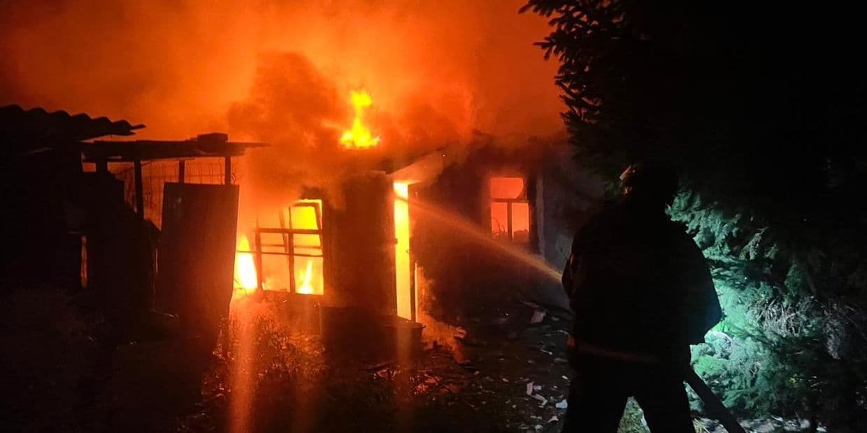 <em>Ліквідація наслідків російських обстрілів. Фото: ДСНС Донетчины</em>