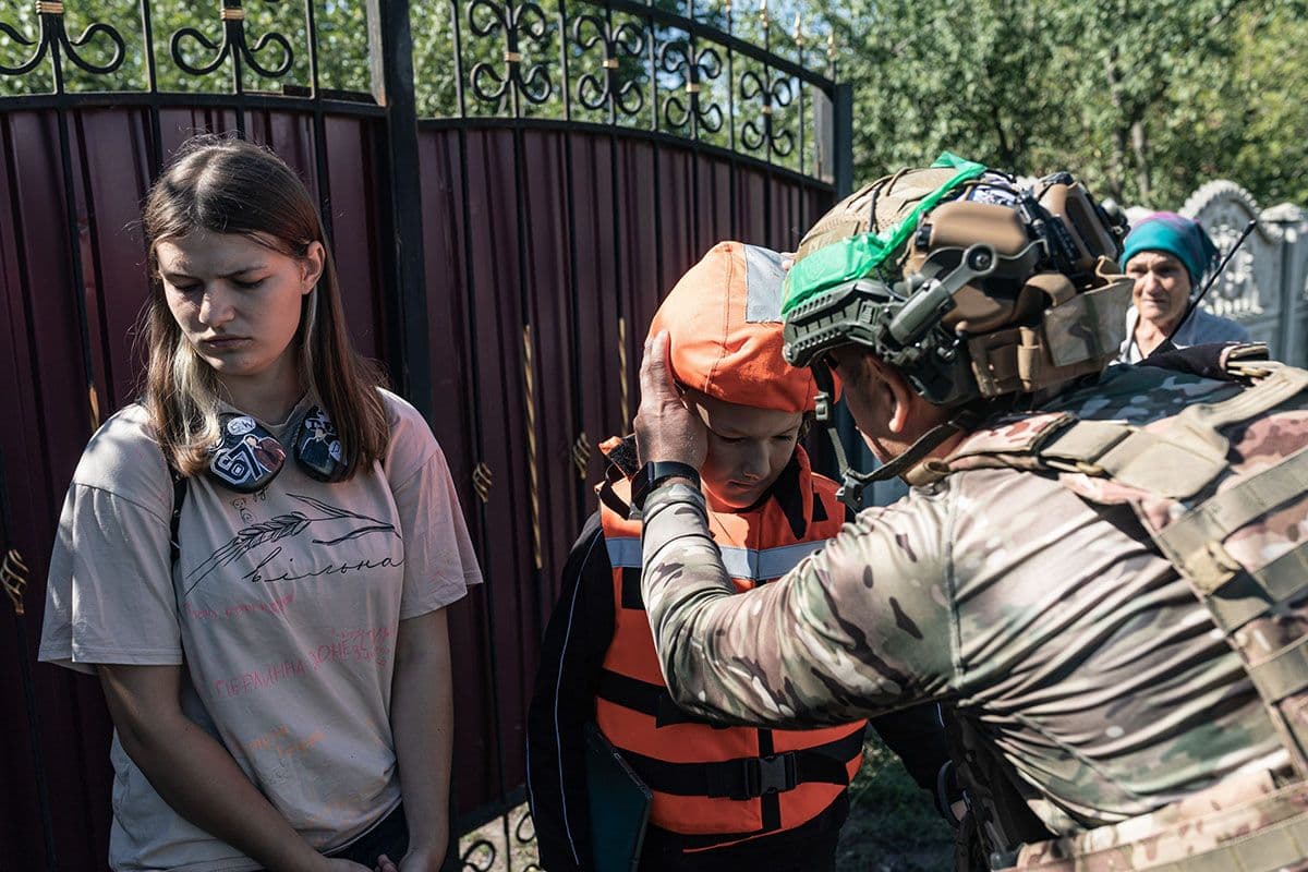 <em>Евакуація дітей з Добропільського напрямку. Фото: Diego Herrera/Anadolu Agency</em>