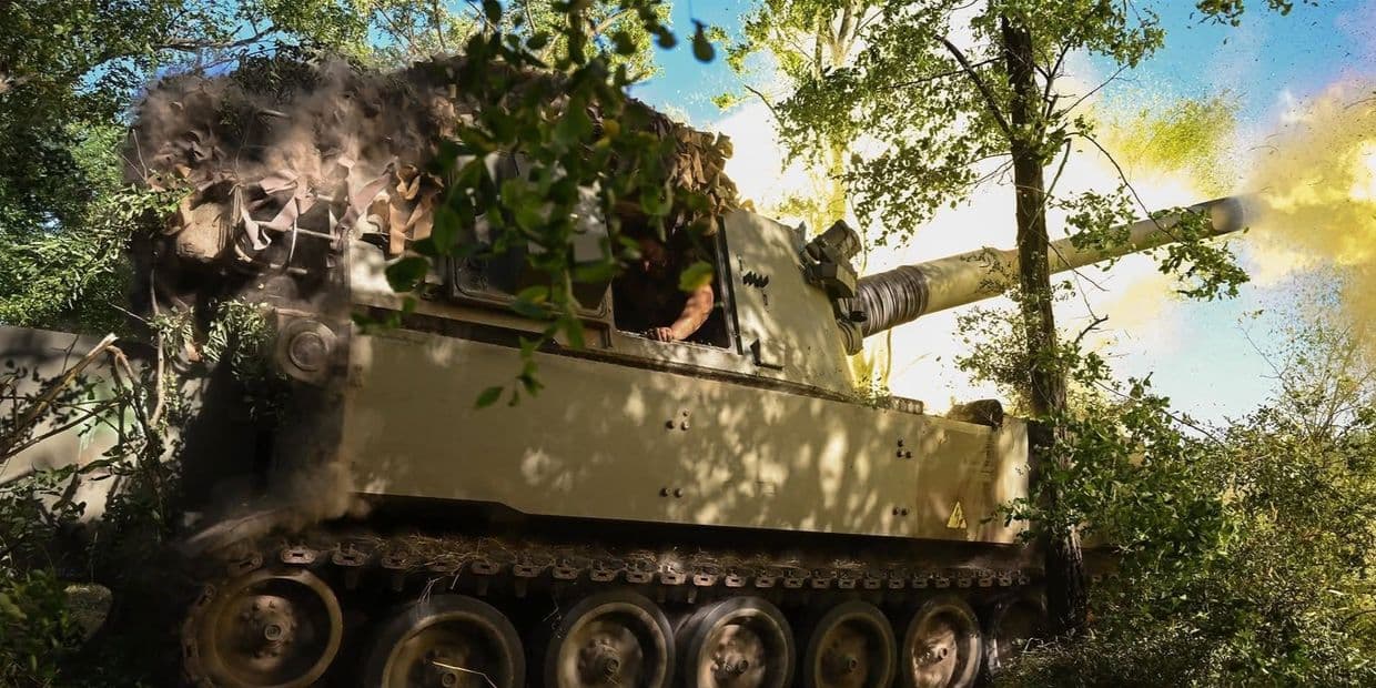 <em>Стріляє САУ. Фото: Генштаб ЗСУ</em>