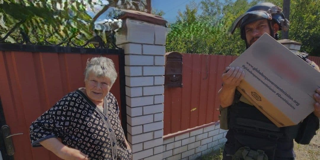 <em>Доставка гуманитарной помощи жителям Николаевки. Фото: ГСЧС Донетчины</em>