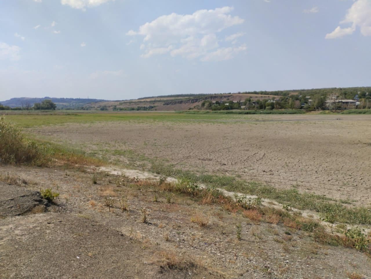 <em>Ісаківське водосховище неподалік Алчевська на окупованій Луганщині. Фото: Facebook/Павло Лисянський</em>