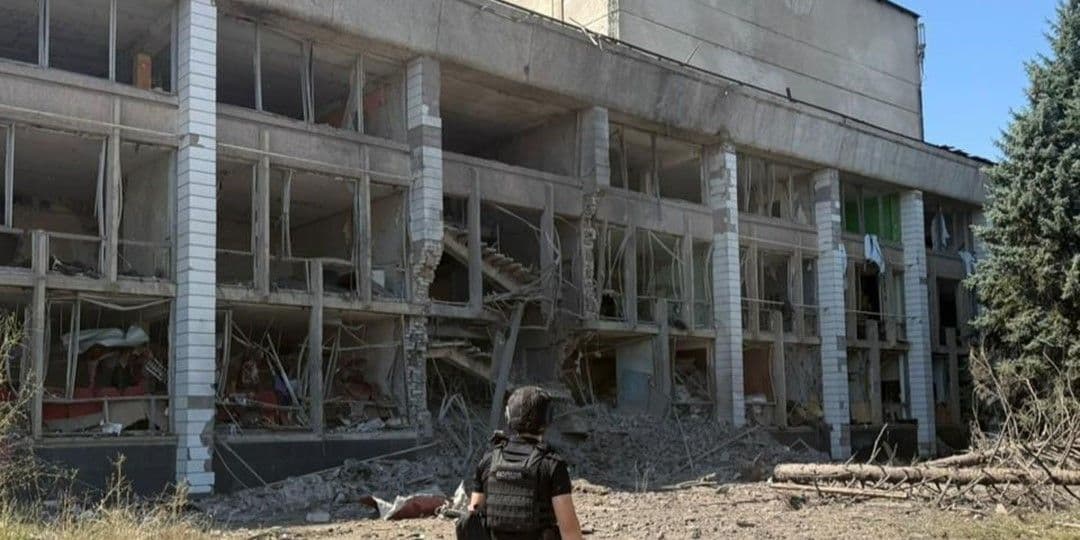 <em>Наслідки російських обстрілів 21 серпня. Фото: Поліція Донеччини</em>